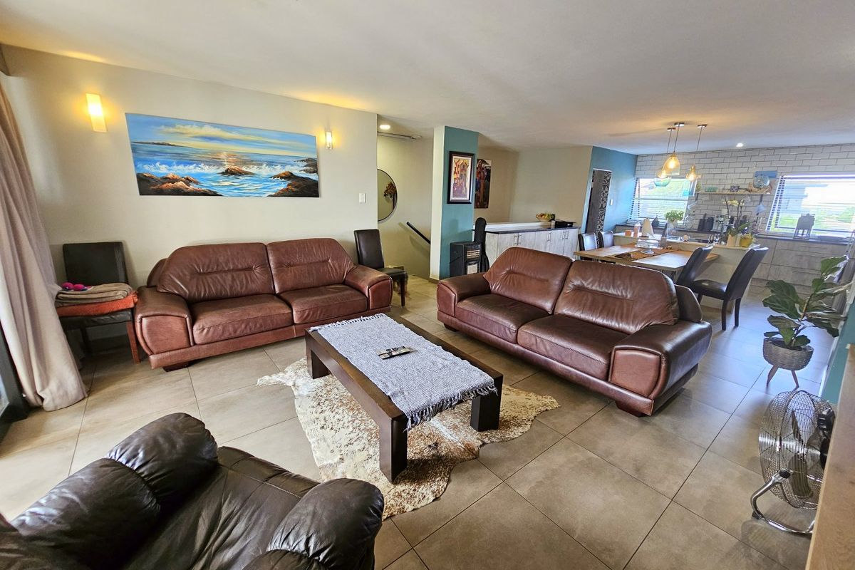 INVESTMENT PROPERTY:  ULTRA-MODERN BOUTIQUE HOME WITH 3 BEDROOMS AND 4 SECURE PARKINGS - Photo 4