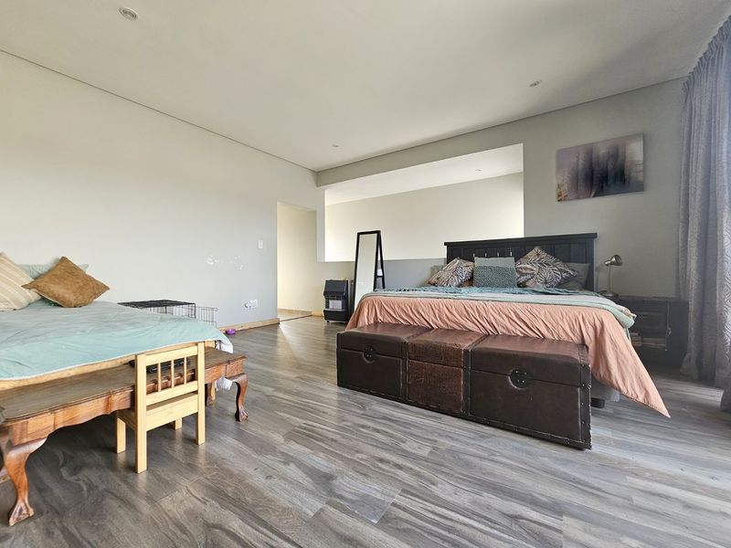 INVESTMENT PROPERTY:  ULTRA-MODERN BOUTIQUE HOME WITH 3 BEDROOMS AND 4 SECURE PARKINGS - Photo 10