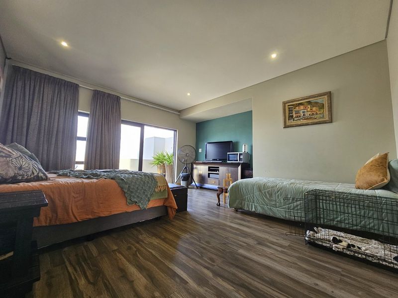 INVESTMENT PROPERTY:  ULTRA-MODERN BOUTIQUE HOME WITH 3 BEDROOMS AND 4 SECURE PARKINGS - Photo 8