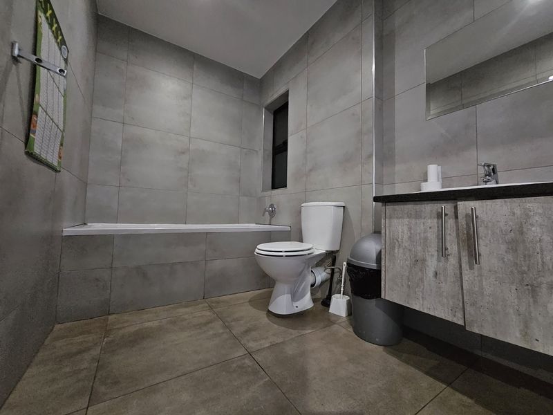 INVESTMENT PROPERTY:  ULTRA-MODERN BOUTIQUE HOME WITH 3 BEDROOMS AND 4 SECURE PARKINGS - Photo 6