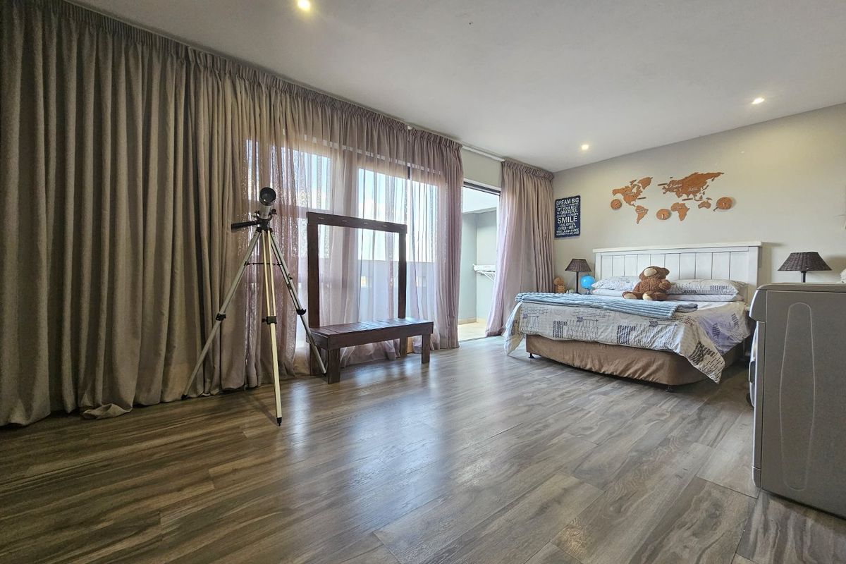 INVESTMENT PROPERTY:  ULTRA-MODERN BOUTIQUE HOME WITH 3 BEDROOMS AND 4 SECURE PARKINGS - Photo 5