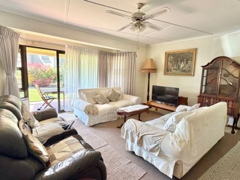 Spacious and Immaculate Townhouse in a Sought-After Uvongo Complex - Photo 9
