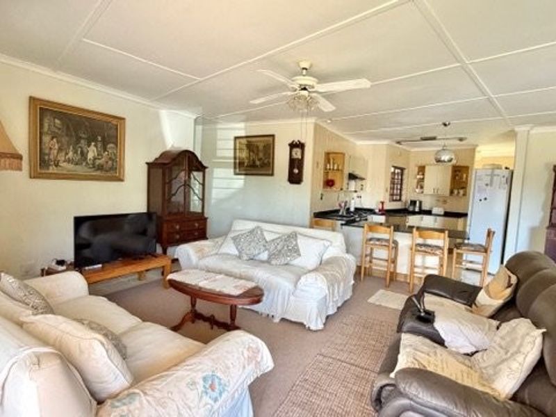 Spacious and Immaculate Townhouse in a Sought-After Uvongo Complex - Photo 7