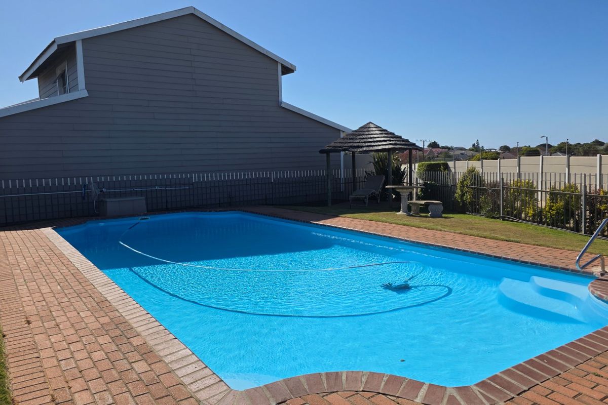 Perfect Holiday Property... Close to All Holiday Amenities... Swimming Pool !!! - Photo 2