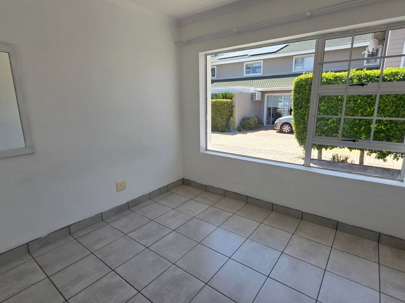Perfect Holiday Property... Close to All Holiday Amenities... Swimming Pool !!! - Photo 9