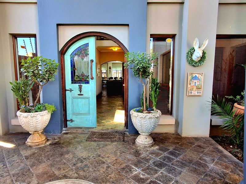 "Stunning 5-Bedroom Double-Storey Home with Vintage Charm in Secure Estate — Easy Access to Vaal Triangle and Johannesburg" - Photo 2