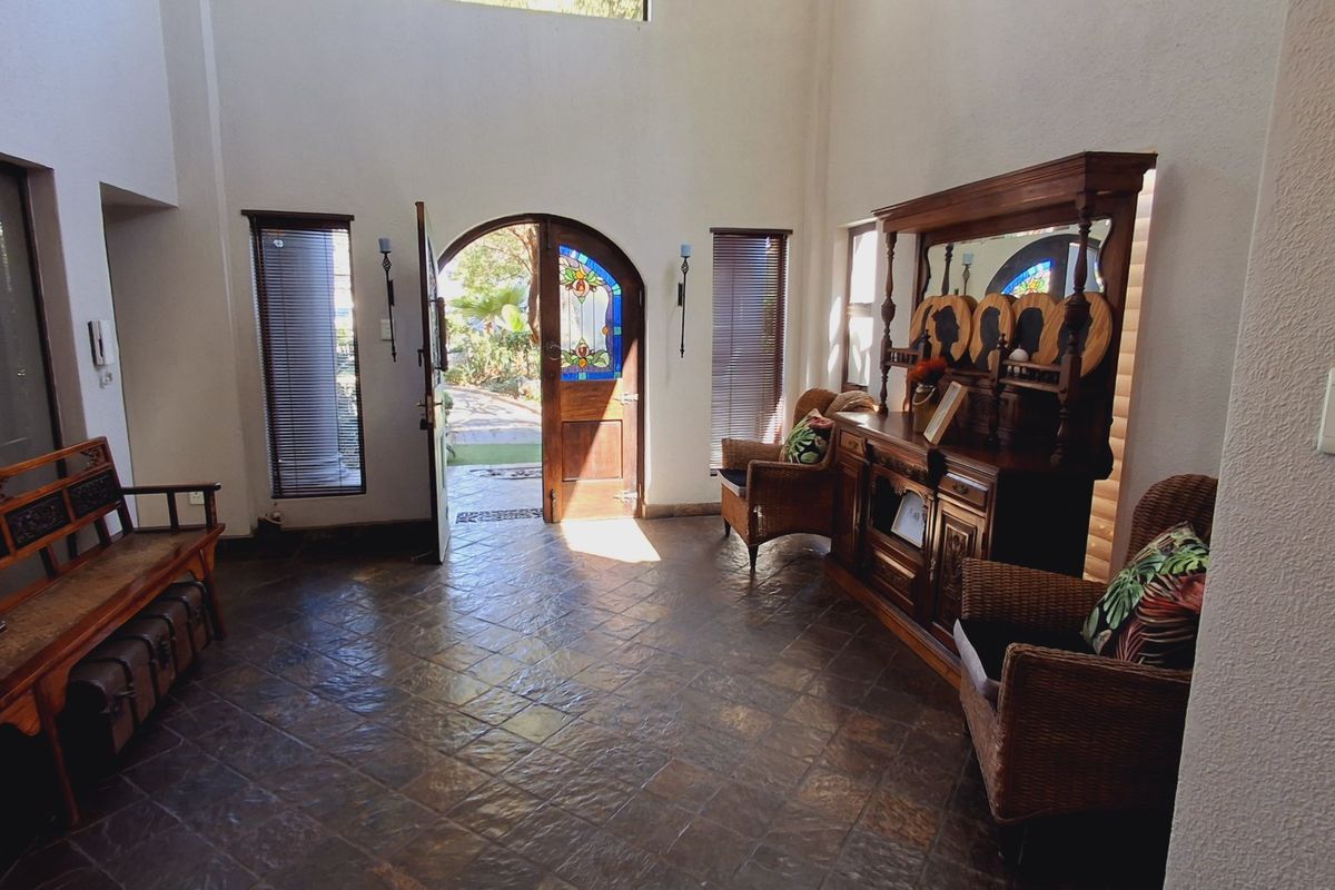"Stunning 5-Bedroom Double-Storey Home with Vintage Charm in Secure Estate — Easy Access to Vaal Triangle and Johannesburg" - Photo 5
