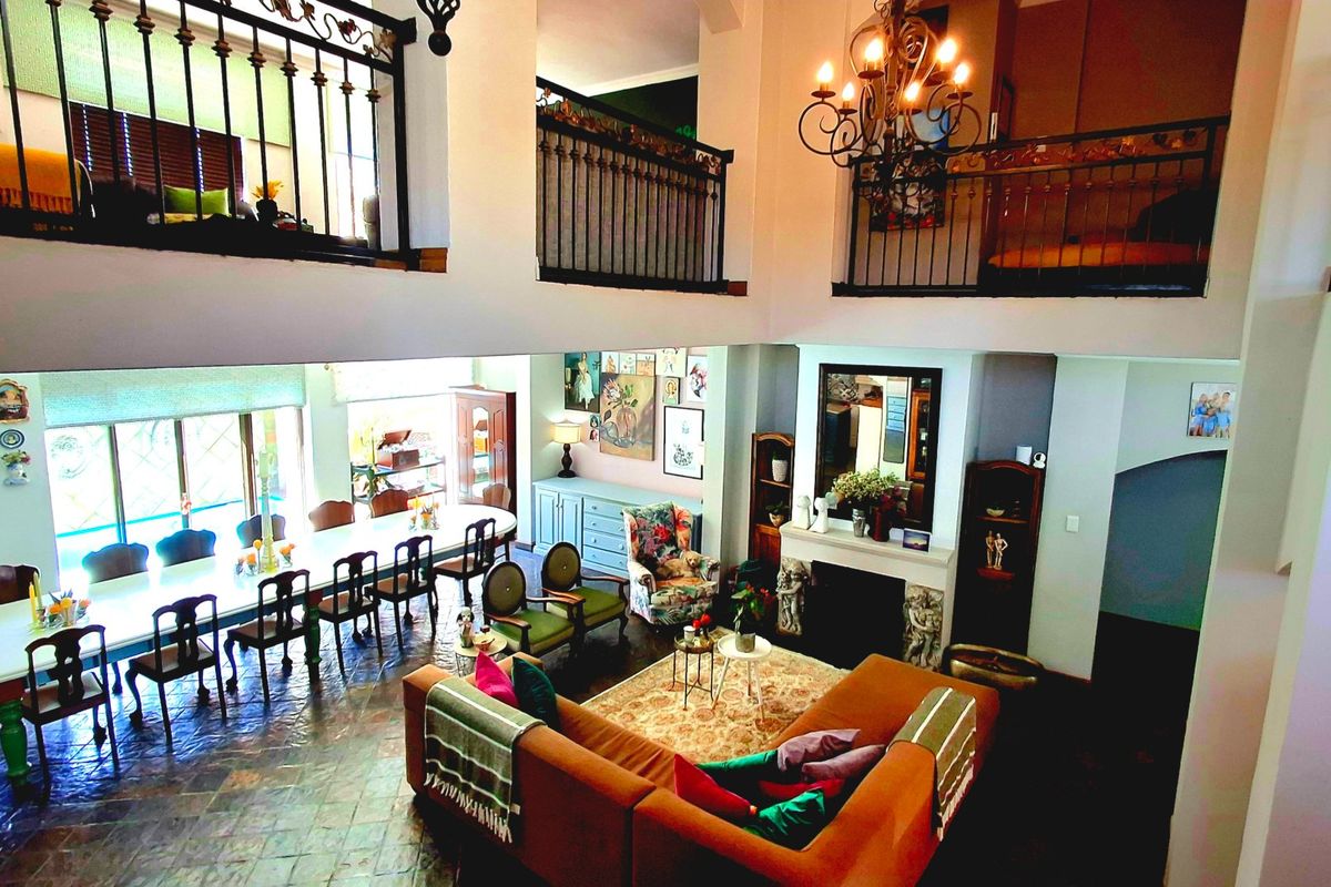 "Stunning 5-Bedroom Double-Storey Home with Vintage Charm in Secure Estate — Easy Access to Vaal Triangle and Johannesburg" - Photo 4