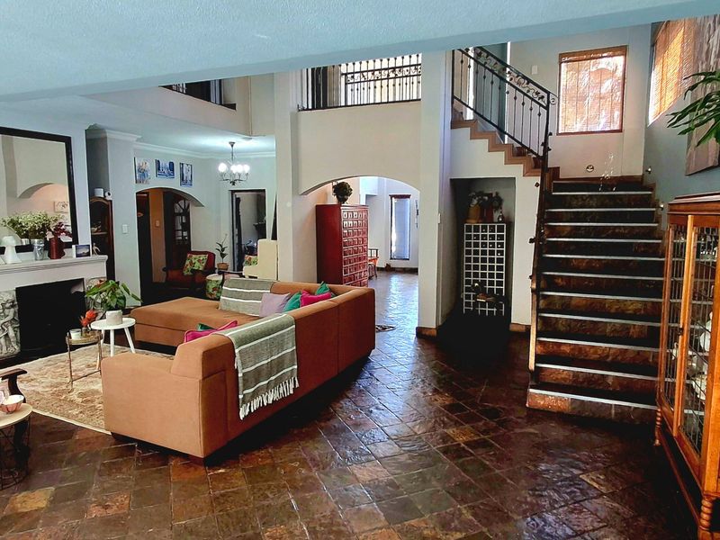 "Stunning 5-Bedroom Double-Storey Home with Vintage Charm in Secure Estate — Easy Access to Vaal Triangle and Johannesburg" - Photo 9