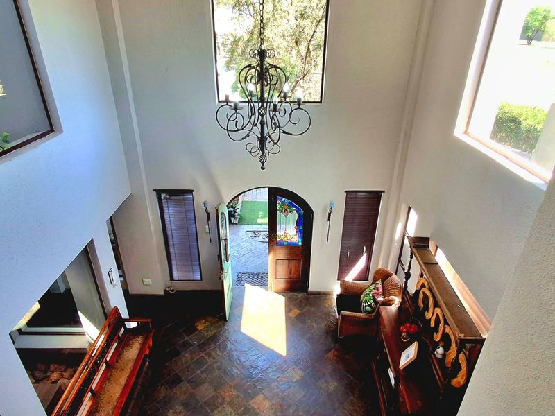"Stunning 5-Bedroom Double-Storey Home with Vintage Charm in Secure Estate — Easy Access to Vaal Triangle and Johannesburg" - Photo 8