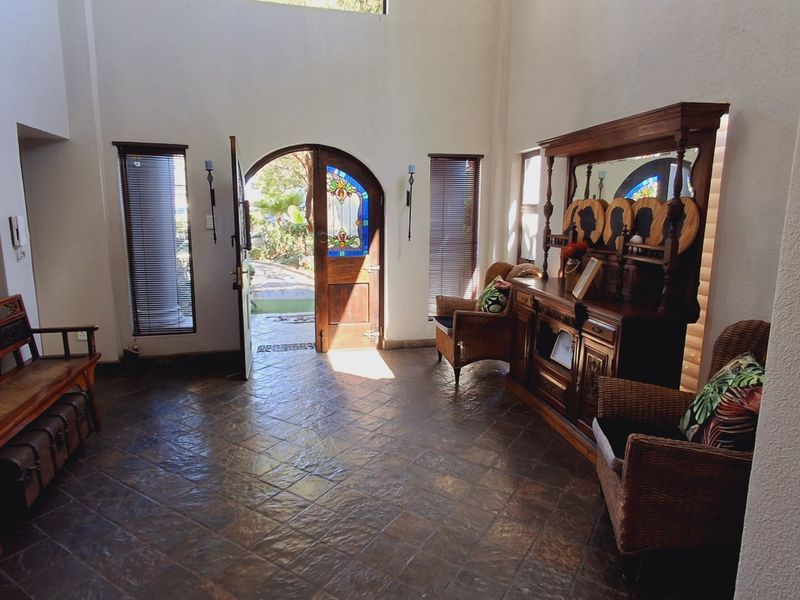 "Stunning 5-Bedroom Double-Storey Home with Vintage Charm in Secure Estate — Easy Access to Vaal Triangle and Johannesburg" - Photo 6