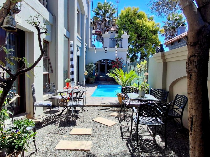 "Stunning 5-Bedroom Double-Storey Home with Vintage Charm in Secure Estate — Easy Access to Vaal Triangle and Johannesburg" - Photo 3