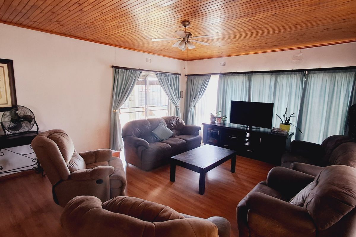 A great value four-bedroom home near amenities and schools. - Photo 2