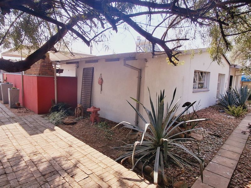 A great value four-bedroom home near amenities and schools. - Photo 6