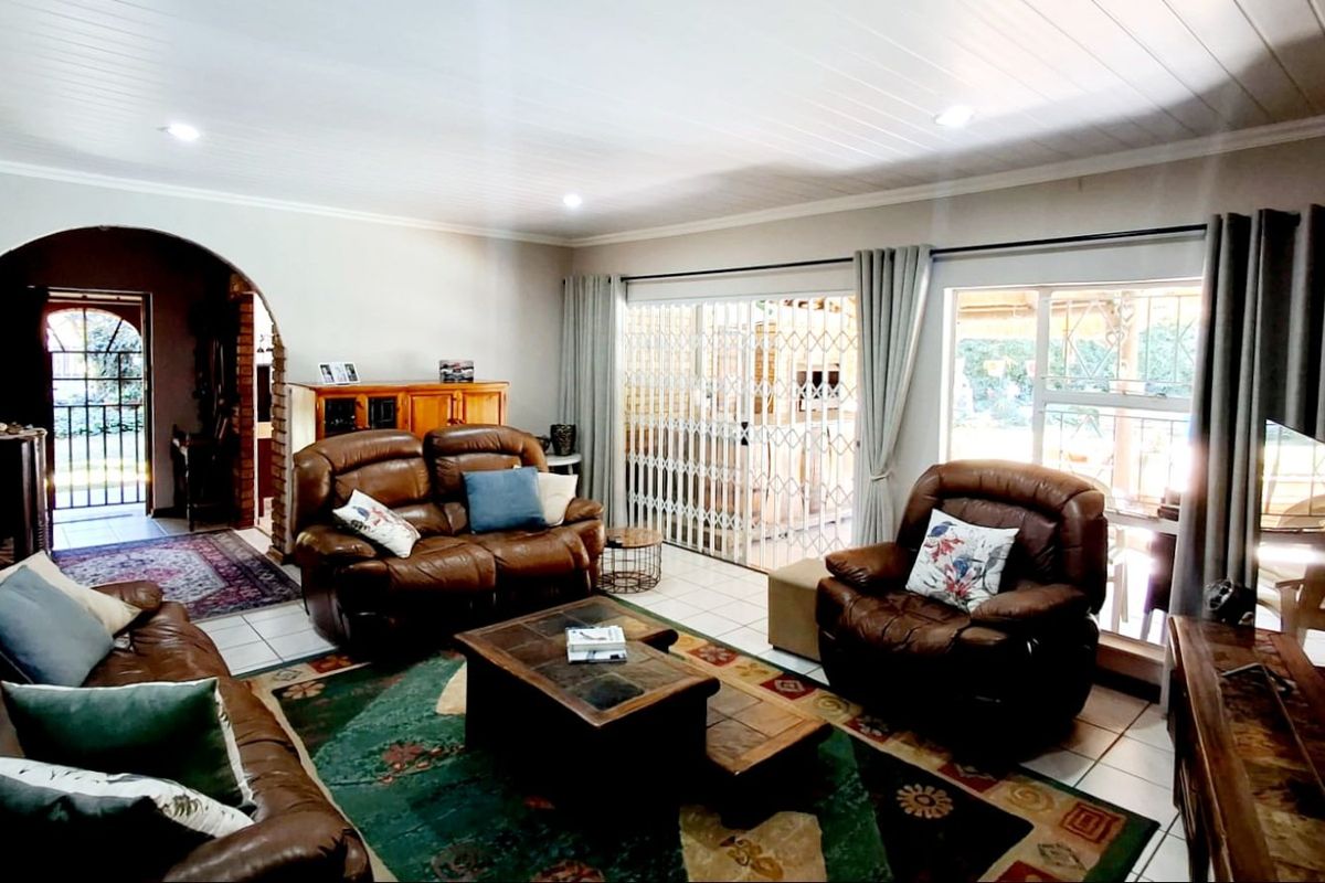 "Stunning 4-bedroom, 2-bathroom family home in a sought-after area in Sasolburg." - Photo 3