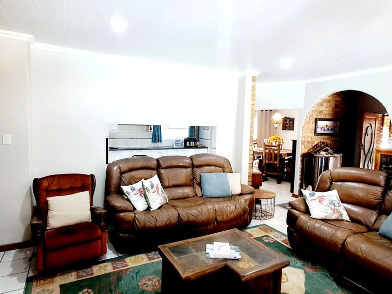 "Stunning 4-bedroom, 2-bathroom family home in a sought-after area in Sasolburg." - Photo 7