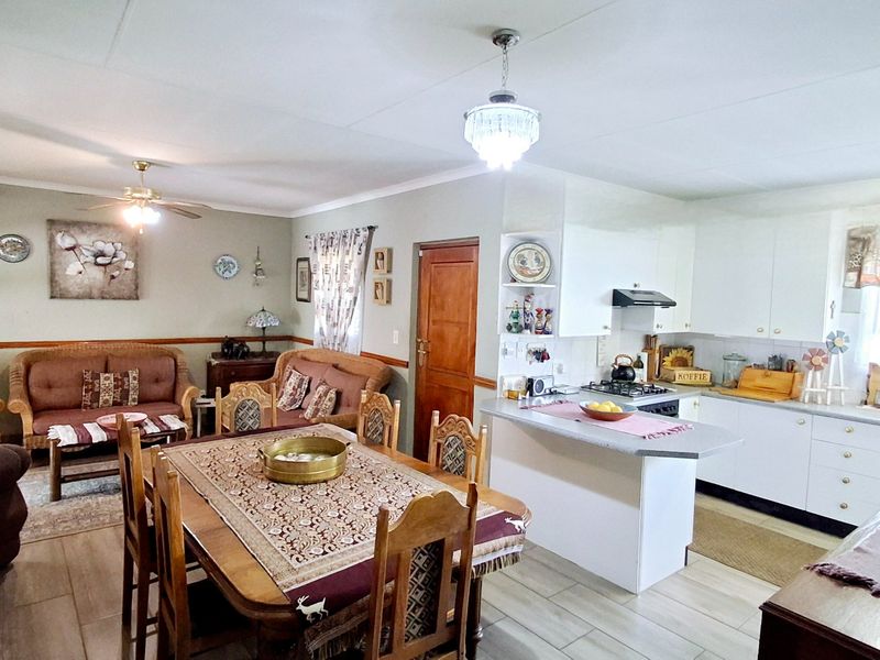 "Lovely freestanding home, move-in ready, located in a secure complex — perfect for a first-time family in Vaal Park." - Photo 3