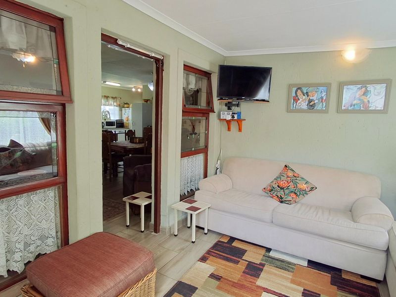 "Lovely freestanding home, move-in ready, located in a secure complex — perfect for a first-time family in Vaal Park." - Photo 8