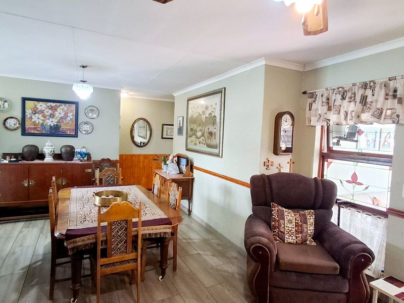 "Lovely freestanding home, move-in ready, located in a secure complex — perfect for a first-time family in Vaal Park." - Photo 6