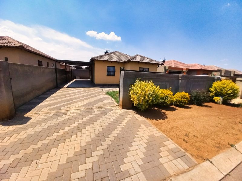 Secure & Modern 3-Bed Home in Gated Windmill Park Ext 12  - Photo 2