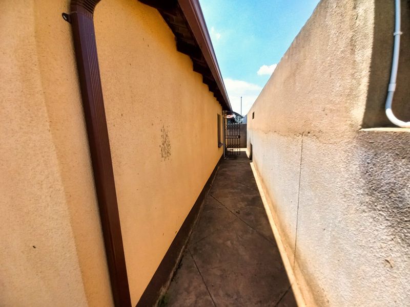 Secure & Modern 3-Bed Home in Gated Windmill Park Ext 12  - Photo 9