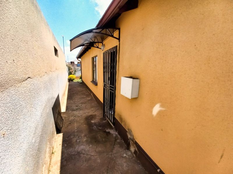 Secure & Modern 3-Bed Home in Gated Windmill Park Ext 12  - Photo 10