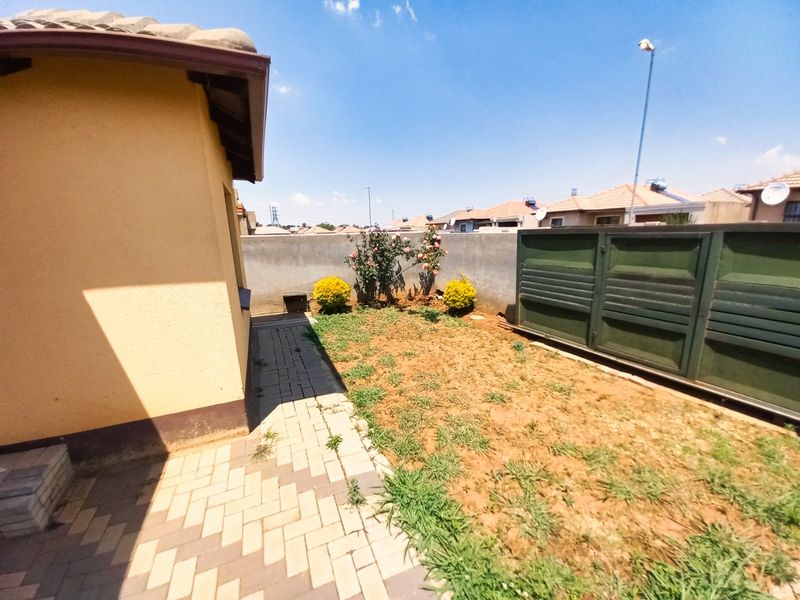 Secure & Modern 3-Bed Home in Gated Windmill Park Ext 12  - Photo 7