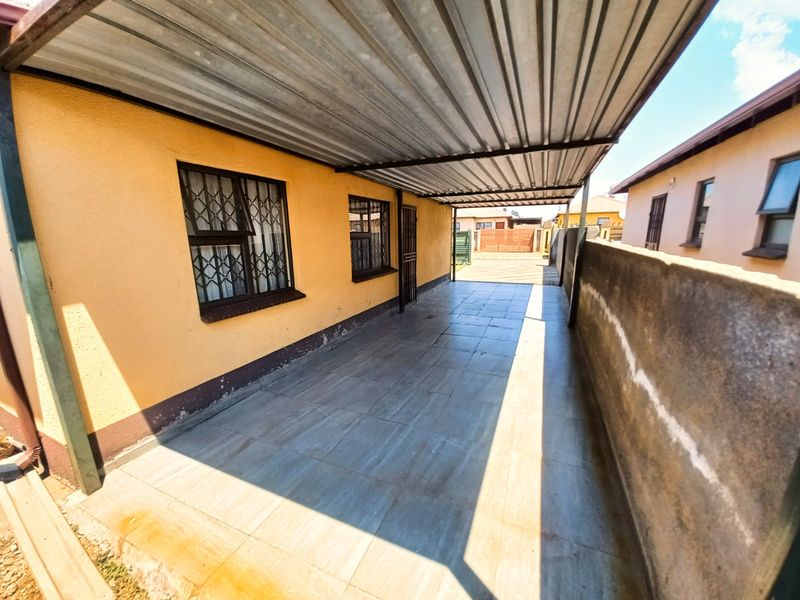 Secure & Modern 3-Bed Home in Gated Windmill Park Ext 12  - Photo 5