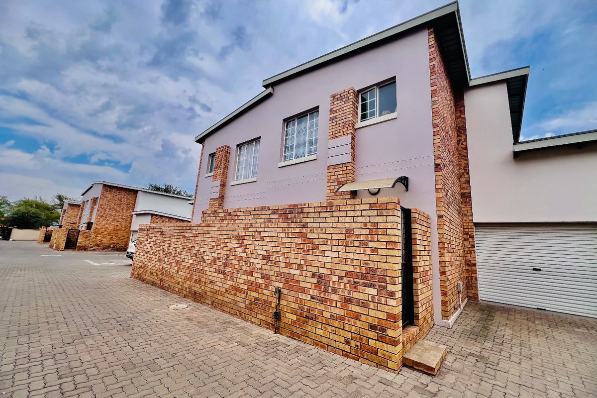 2 bedroom townhouse to rent - Photo 2