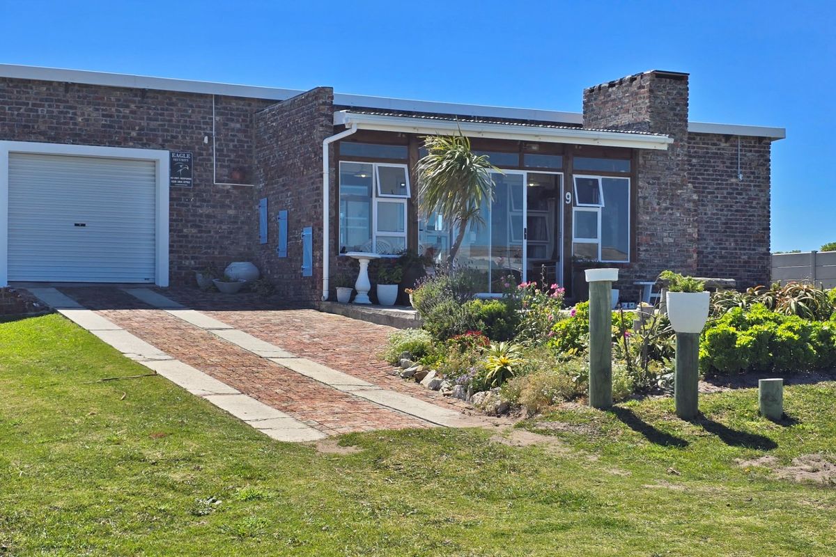 2 Bedroom Seaside Sanctuary with Unmatched Charm in Pearly Beach - Photo 3