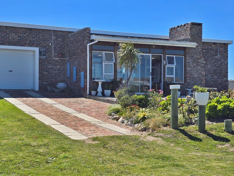 2 Bedroom Seaside Sanctuary with Unmatched Charm in Pearly Beach - Photo 3