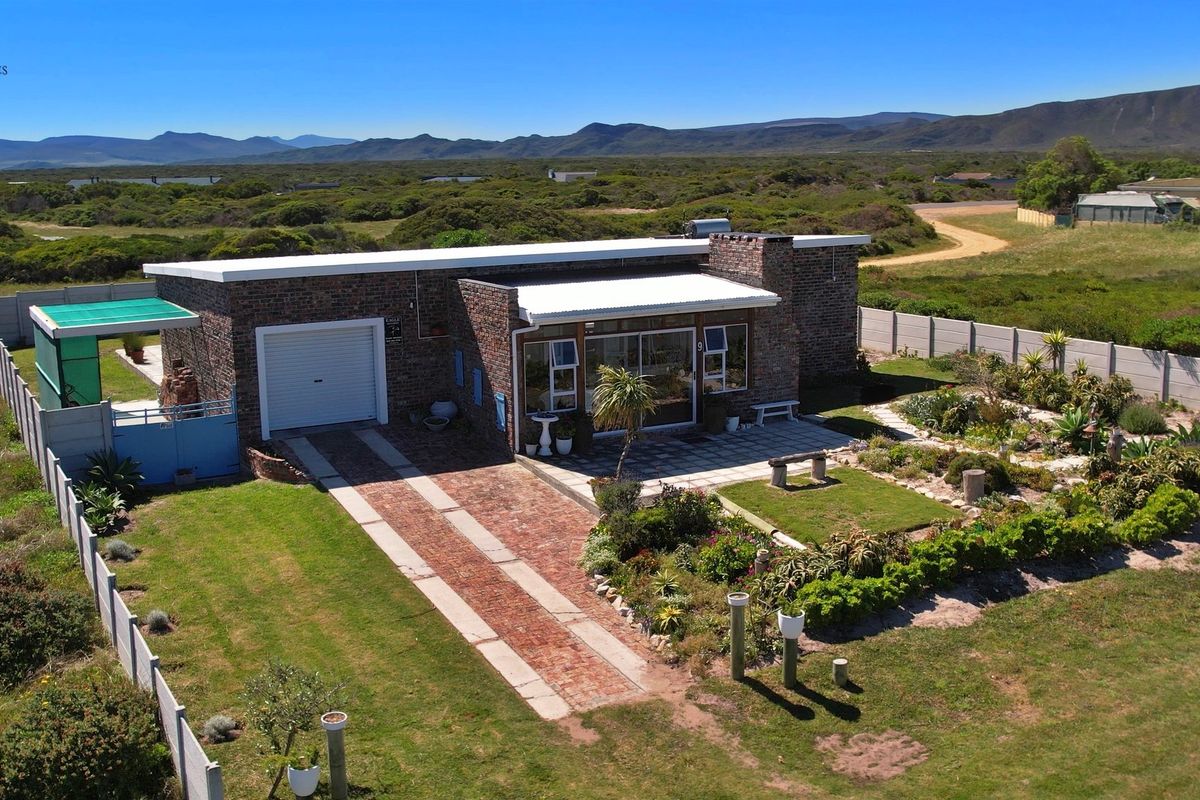 2 Bedroom Seaside Sanctuary with Unmatched Charm in Pearly Beach - Photo 4