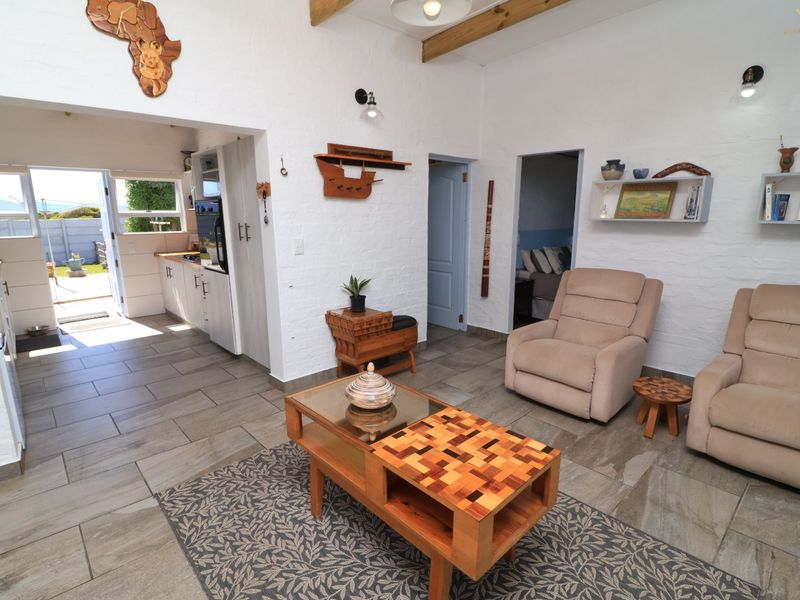 2 Bedroom Seaside Sanctuary with Unmatched Charm in Pearly Beach - Photo 10