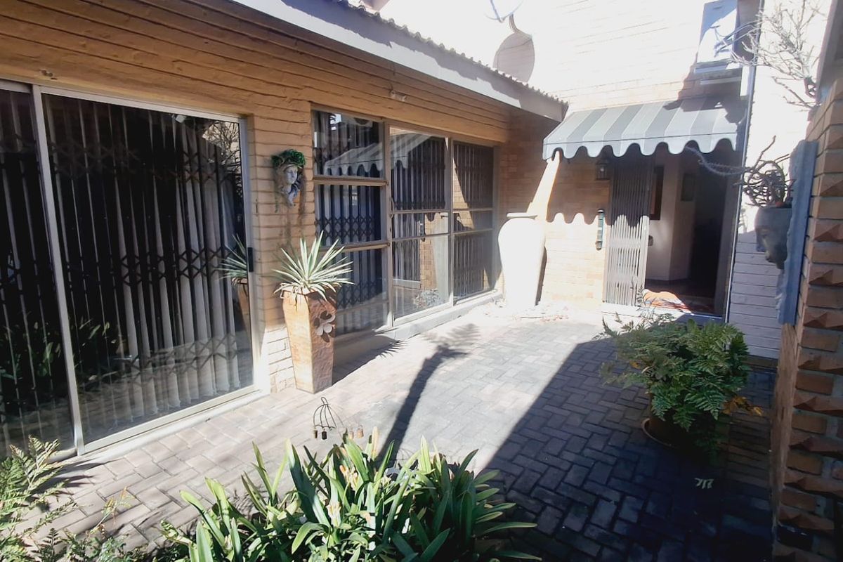 "Amazing 4-bedroom, 3-bathroom family home in a sought-after area of Sasolburg." - Photo 5