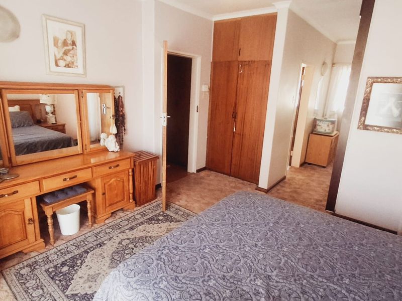 "Amazing 4-bedroom, 3-bathroom family home in a sought-after area of Sasolburg." - Photo 9