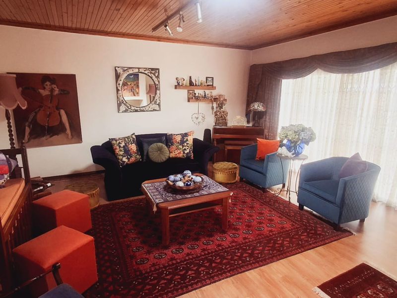 "Amazing 4-bedroom, 3-bathroom family home in a sought-after area of Sasolburg." - Photo 2