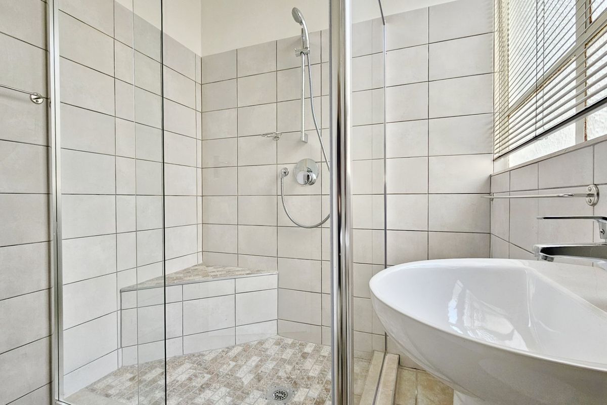 An exceptionally spacious apartment in Arcon Park. - Photo 3