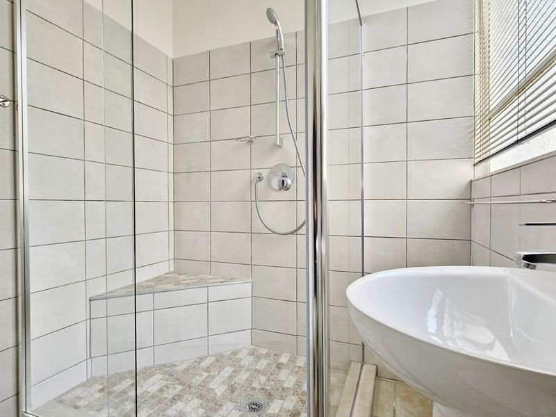 An exceptionally spacious apartment in Arcon Park. - Photo 3