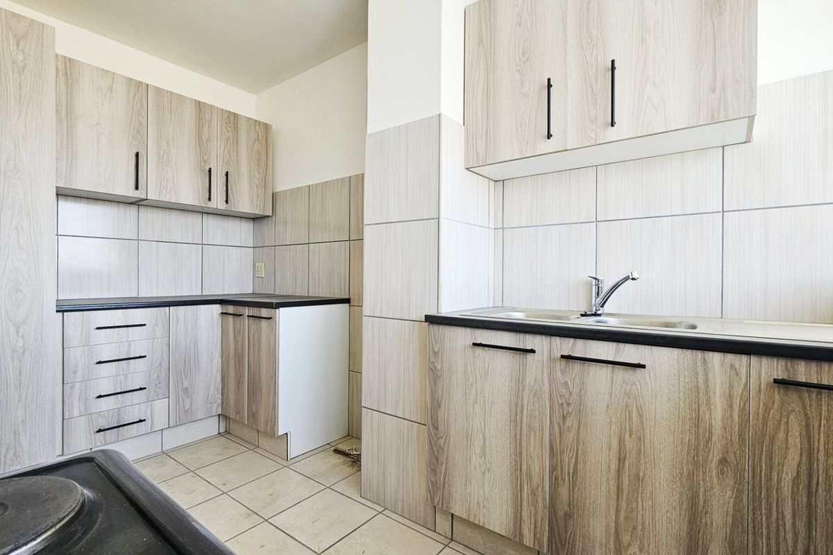 An exceptionally spacious apartment in Arcon Park. - Photo 2