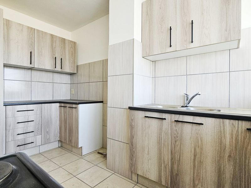 An exceptionally spacious apartment in Arcon Park. - Photo 2