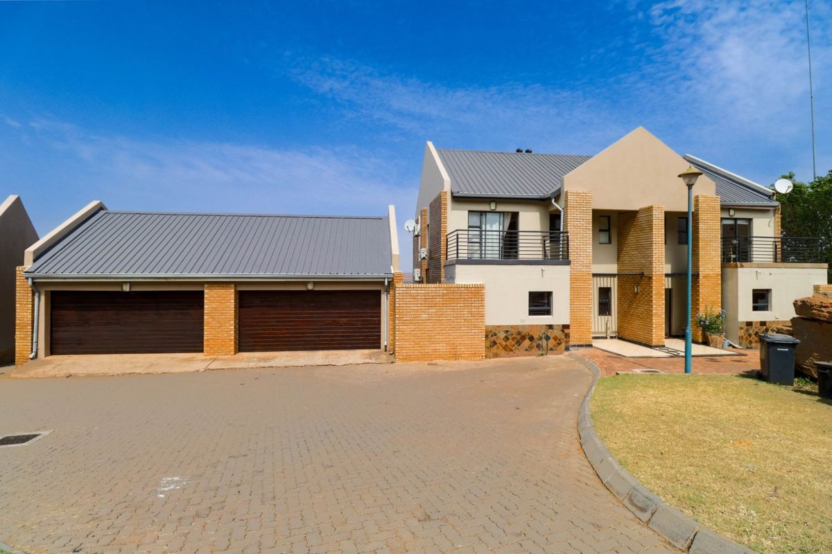 Dream lock-up and go Sectional Title Duplex with breath-taking views of Bronkhorstspruit Dam! - Photo 5