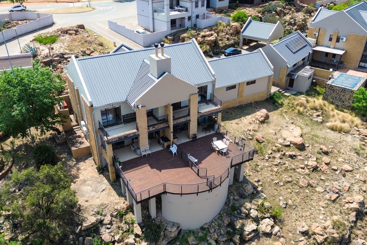 Dream lock-up and go Sectional Title Duplex with breath-taking views of Bronkhorstspruit Dam! - Photo 3