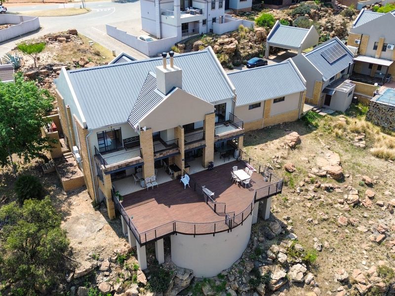 Dream lock-up and go Sectional Title Duplex with breath-taking views of Bronkhorstspruit Dam! - Photo 3