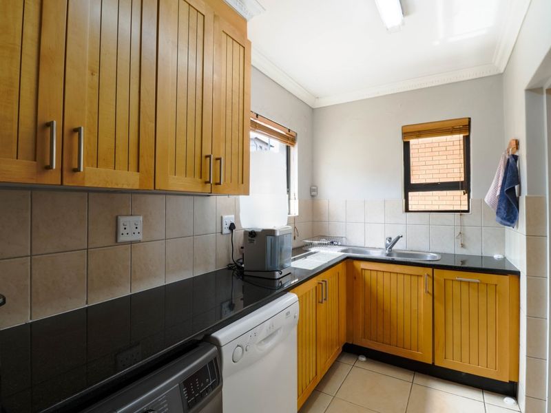 Dream lock-up and go Sectional Title Duplex with breath-taking views of Bronkhorstspruit Dam! - Photo 9