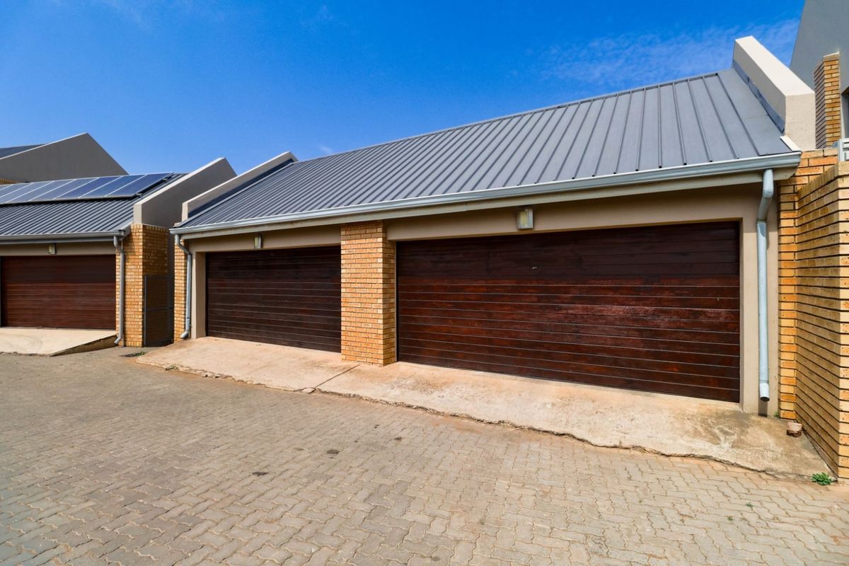 Two Sectional Title Homes for the price of 1 in Aqua Vista Mountain Estate, Bronkhorstspruit. You can buy 1 or both. Great Investment with great rental income! - Photo 4