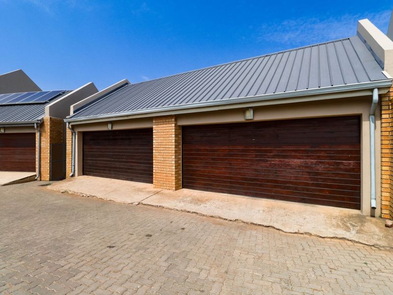 Two Sectional Title Homes for the price of 1 in Aqua Vista Mountain Estate, Bronkhorstspruit. You can buy 1 or both. Great Investment with great rental income! - Photo 4