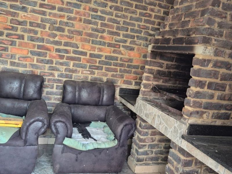 A family  home - Photo 5