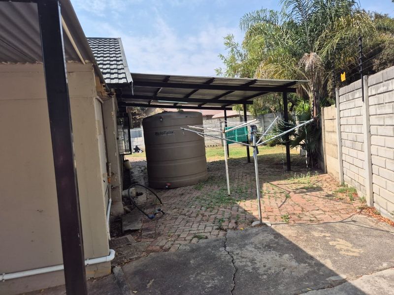 A family  home - Photo 3