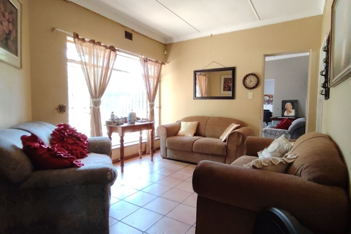 Charming country-style home offering comfort and space! - Photo 3