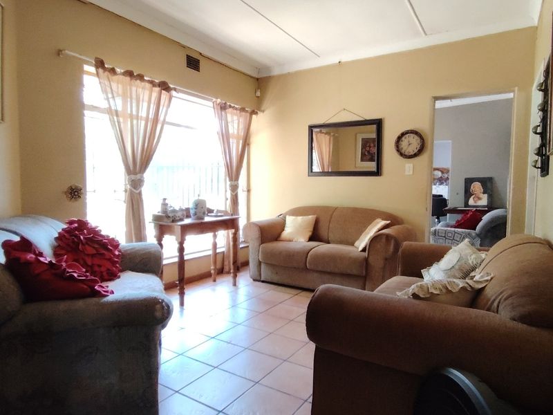 Charming country-style home offering comfort and space! - Photo 3